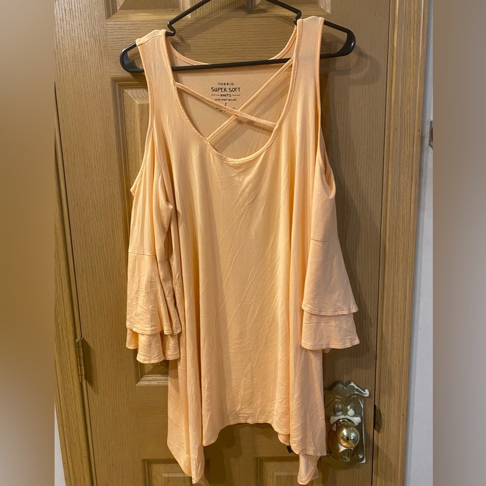 2X Torrid Cold Shoulder Sharkbite Hem Top